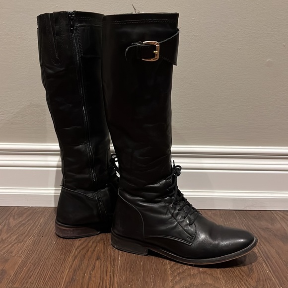 TOWN SHOES Tall Black Leather Riding Boots gold accent buckle
size 8 EUC - Picture 6 of 14